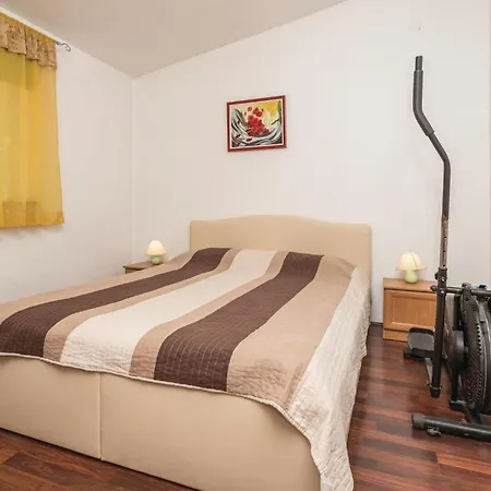 3 Bedroom Gorgeous Apartment In Marcana Apartment *