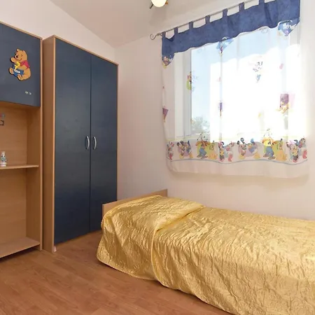 Ya-1909 아파트 Marčana