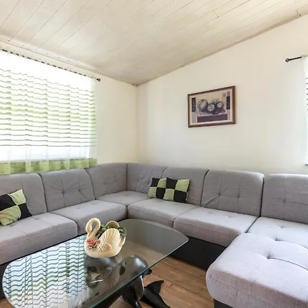 3 Bedroom Gorgeous Apartment In Marcana Apartment Marcana