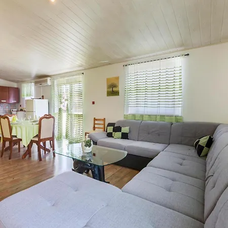 3 Bedroom Gorgeous Apartment In Marcana Apartment