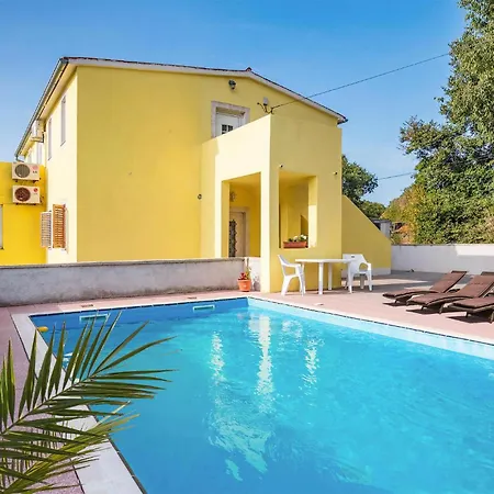 3 Bedroom Gorgeous Apartment In Marcana Apartment *