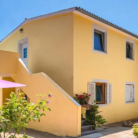 Ya-1909 아파트 Marčana