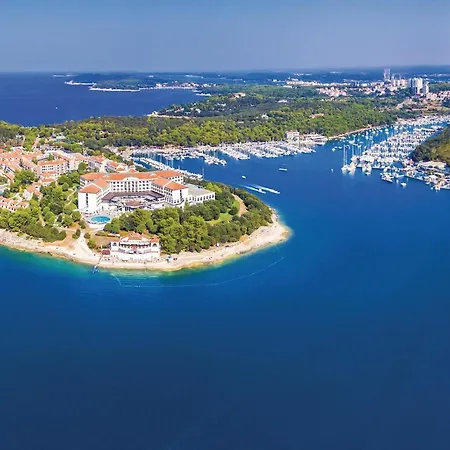 3 Bedroom Gorgeous Apartment In Marcana Marcana
