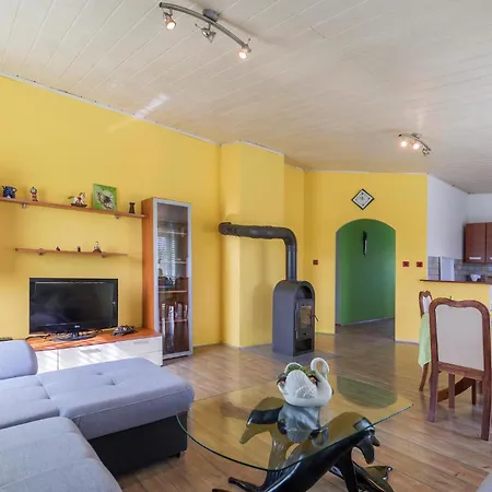 3 Bedroom Gorgeous Apartment In Marcana *