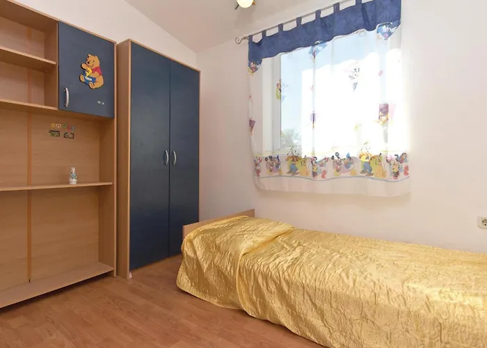 Ya-1909 아파트 Marčana