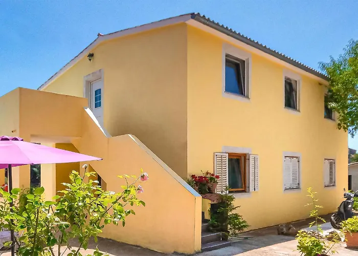 Ya-1909 아파트 Marčana