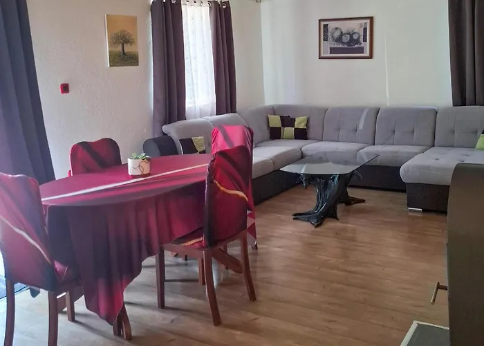 Ya-1909 아파트 Marčana